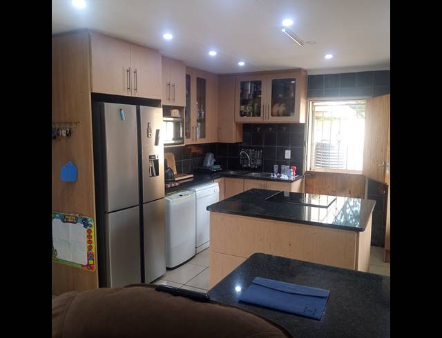 1 BEDROOM TOWNHOUSE FOR SALE IN BOKSBURG NORTH